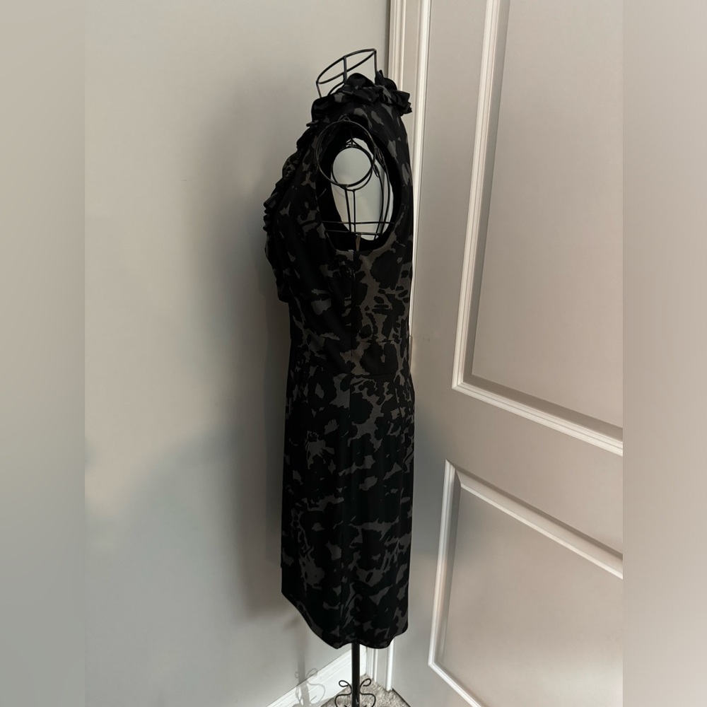 Taylor Sleeveless Ruffled Neckline Black and Gray Dress Size 8 - Picture 3 of 6